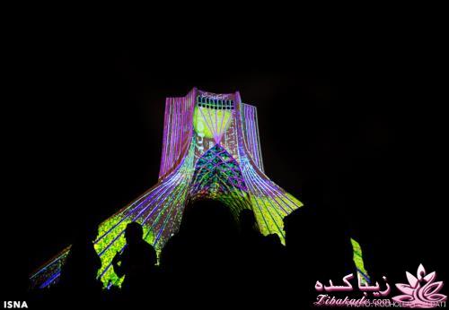 نورپردازی برج آزادی توسط هنرمند آلمانی